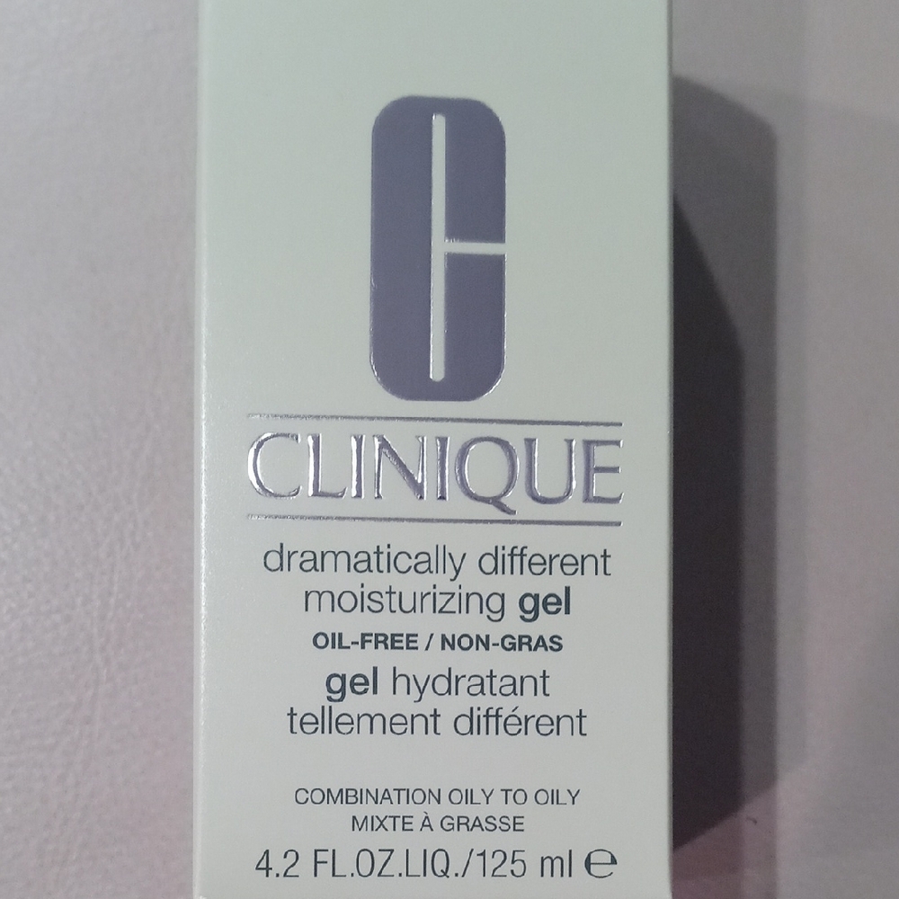 clinique Dramatically Different